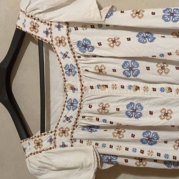 Torrid white German shirt size 0 - Picture 2 of 4